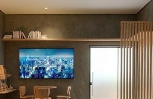 Detalhe: TV, prateleira e área bistrô.